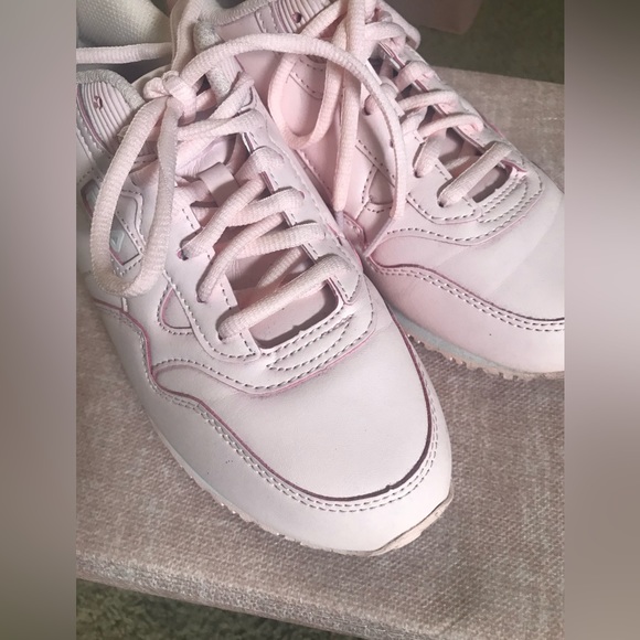 Fila Sneaker Light Pink Sz 8.5 - Picture 2 of 3